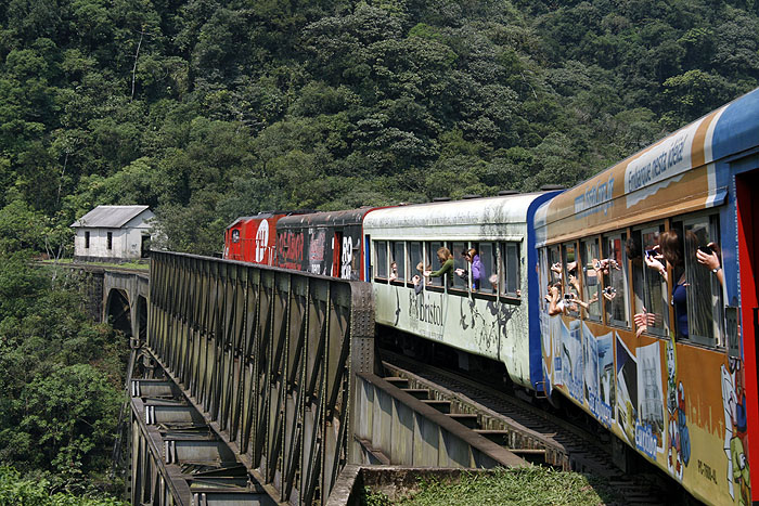 BR0910EM132_train-to-morretes.jpg [© Last Frontiers Ltd]