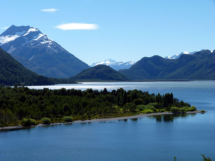 CL0214EP0349_lago-cisnes.jpg [&copy; Last Frontiers Ltd]