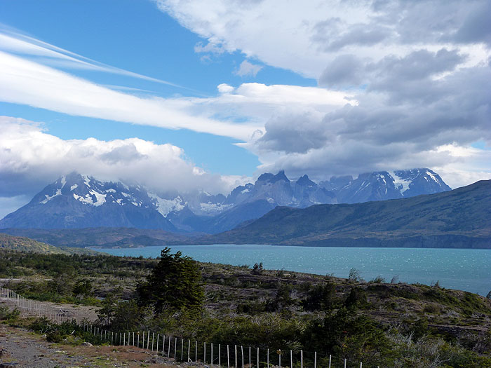 CL0214EP0680_torres-del-paine-lago-del-toro.jpg [&copy; Last Frontiers Ltd]