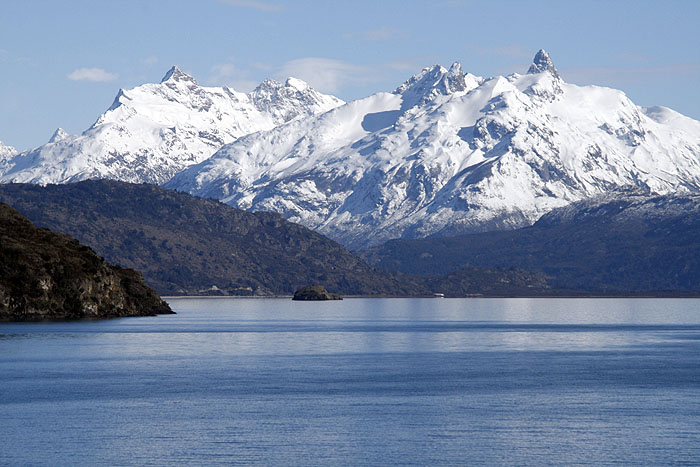 CL0909EM180_lake-general-carrera.jpg [&copy; Last Frontiers Ltd]