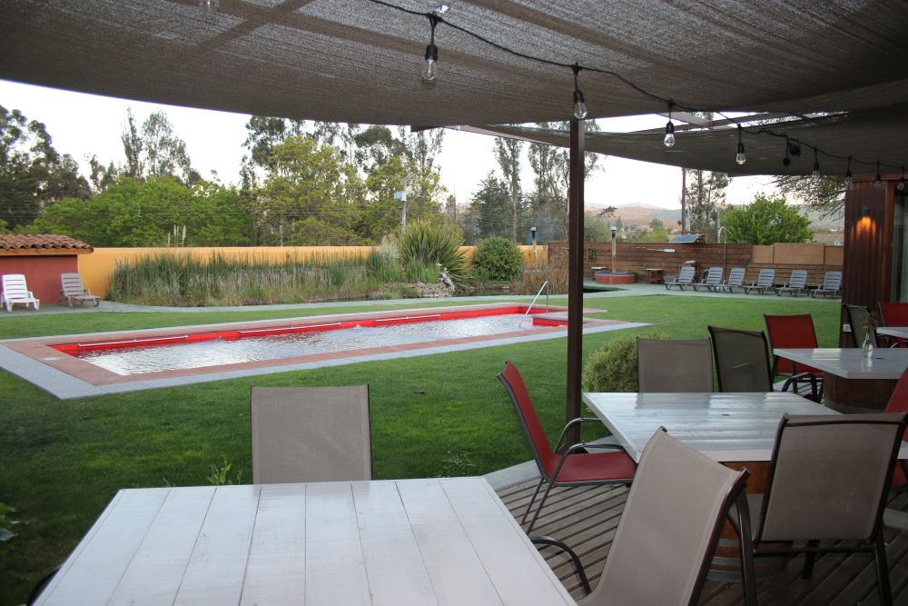 CL2410LD588_casablanca-bcw-outdoor-pool.jpg [&copy; Last Frontiers Ltd]