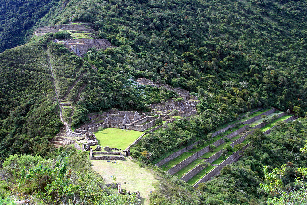 010PE2005AZ_choquequirao-ruins.jpg [&copy; Last Frontiers Ltd]