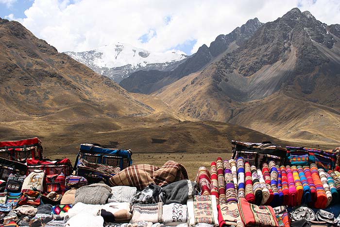 PE0905EP020_la_raya.jpg [&copy; Last Frontiers Ltd]