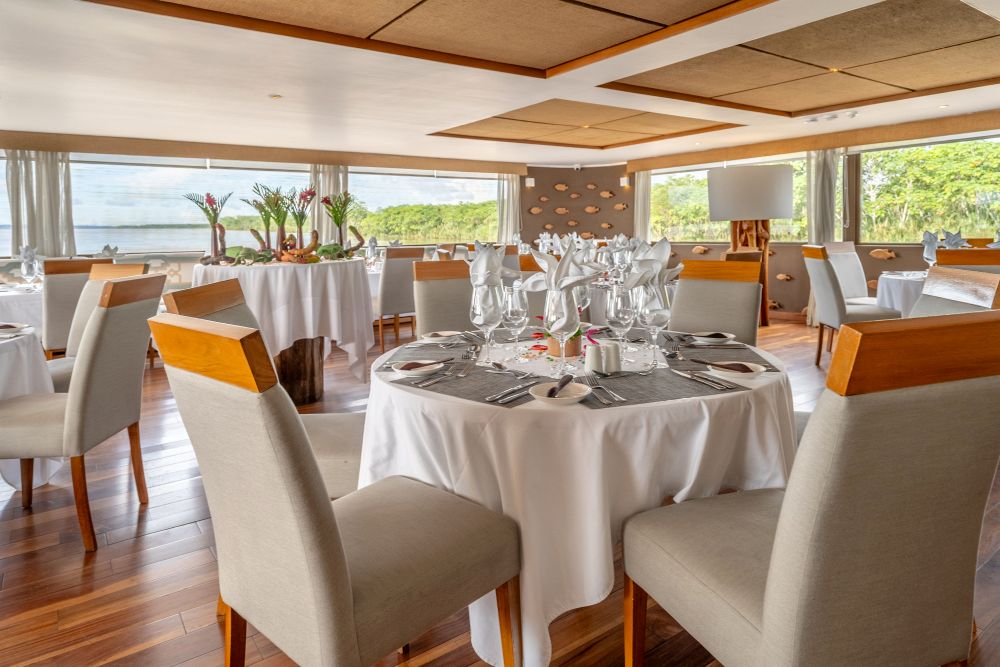 PE1801DE020_delfin-3-restaurant.jpg [&copy; Last Frontiers Ltd]