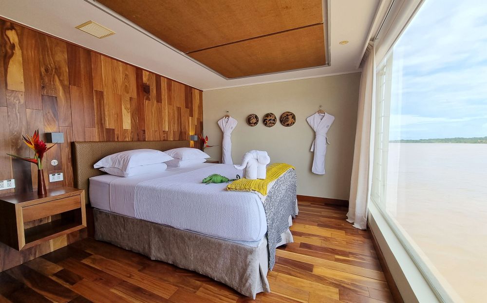 PE1801DE034_delfin-3-standard-suite.jpg [&copy; Last Frontiers Ltd]